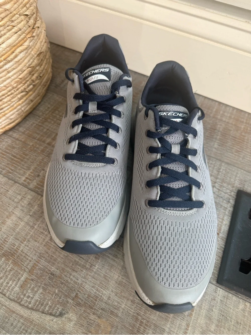 Skechers Arch Fit sneakers sz10